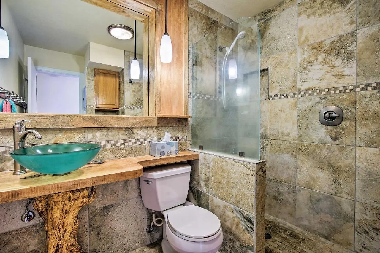 Kona Condo With View, Walk To Beach And Restaurants Kailua-Kona